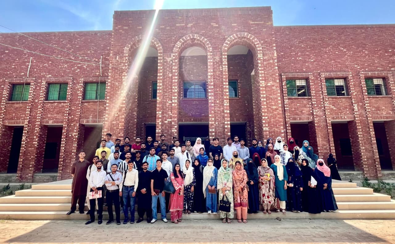 Batch group photo in campus sunlight